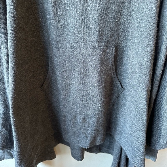 Melloday Poncho - Picture 2 of 5